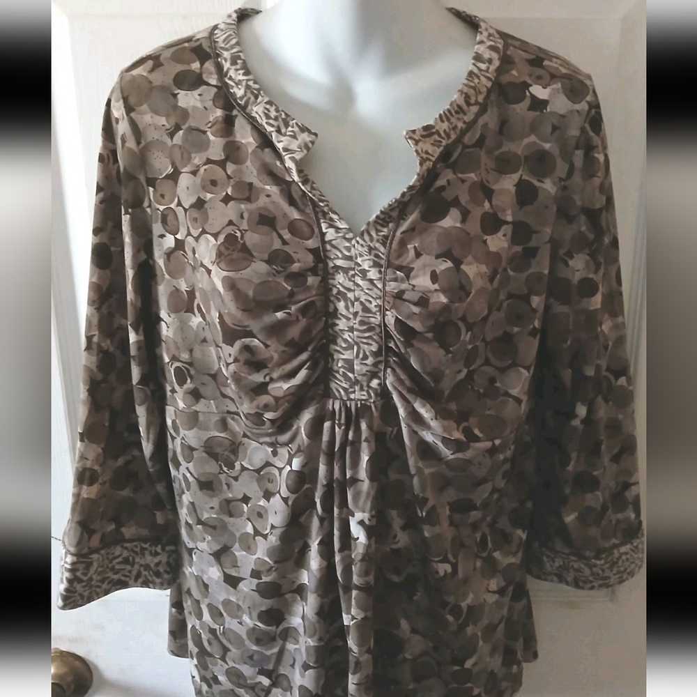 Susan Graver - Women's Gray Dress Casual Stretch Pullover Blouse. Size Medium